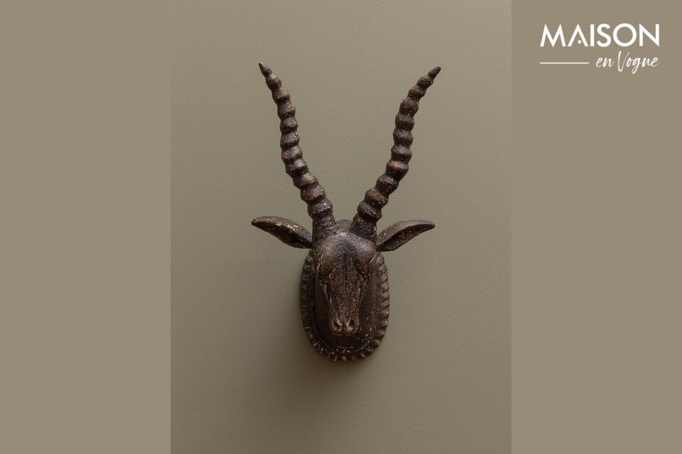 Antilopenskulptur aus Metall, dauerhafte Eleganz in Braun.