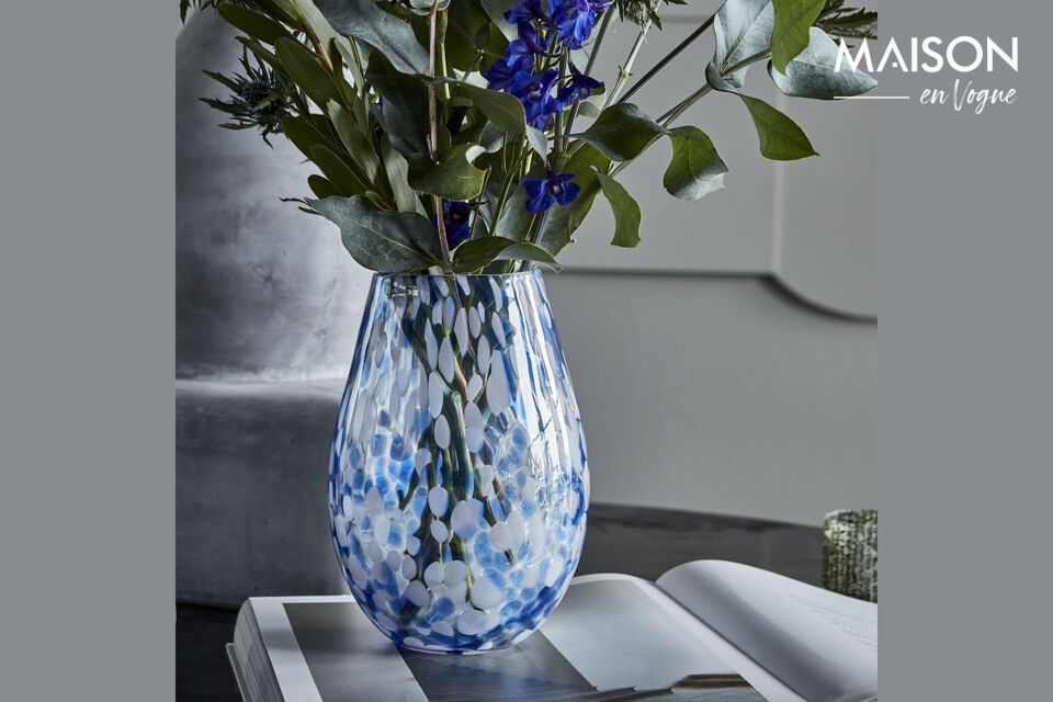 Eleganz und Frische für Ihr Zuhause mit unserer blauen Vase.