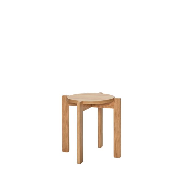 Außerdem lässt sich der Stuhl dank seines stapelbaren Designs leicht verstauen