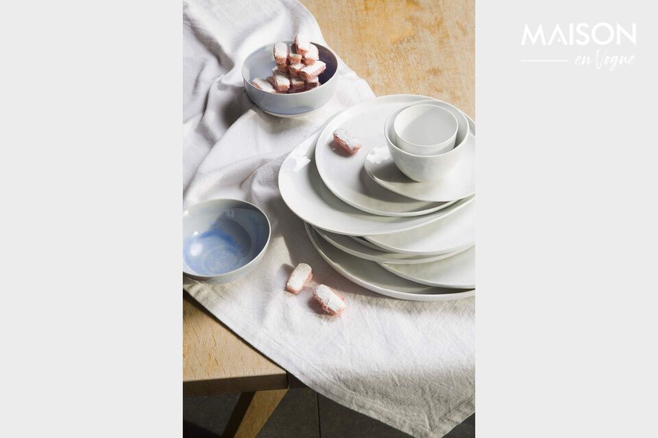 Entdecken Sie die Eleganz von weißem Porzellan mit dem ovalen Dessertteller Porcelino White