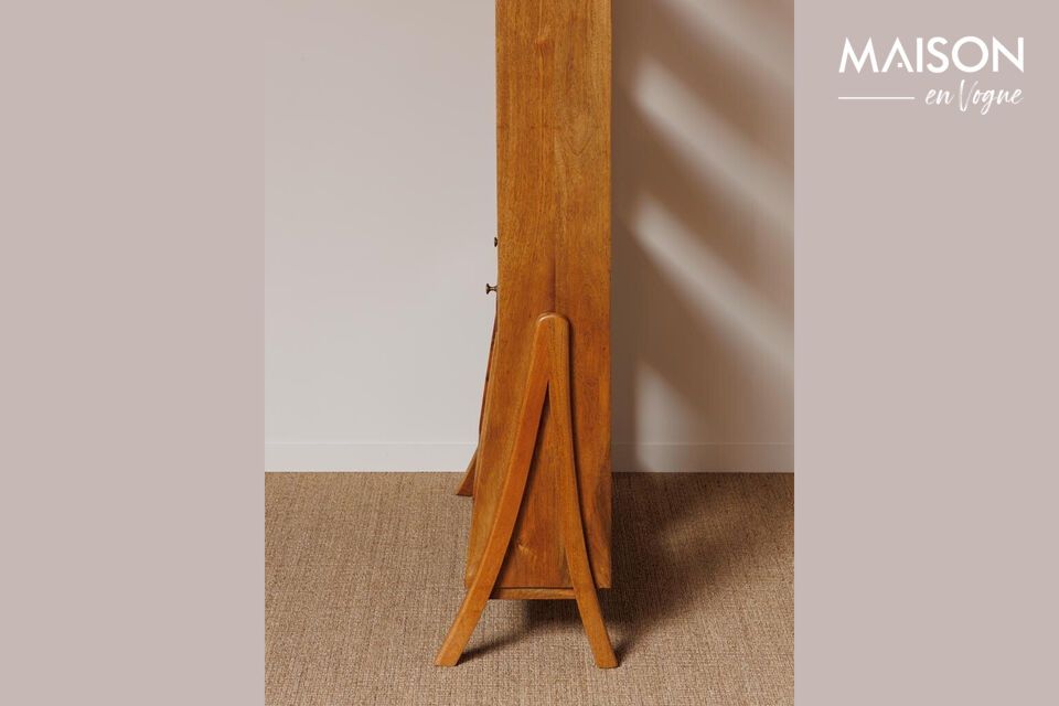 Das Regal aus Mangoholz mit seinen großzügigen Abmessungen von 120 cm Länge