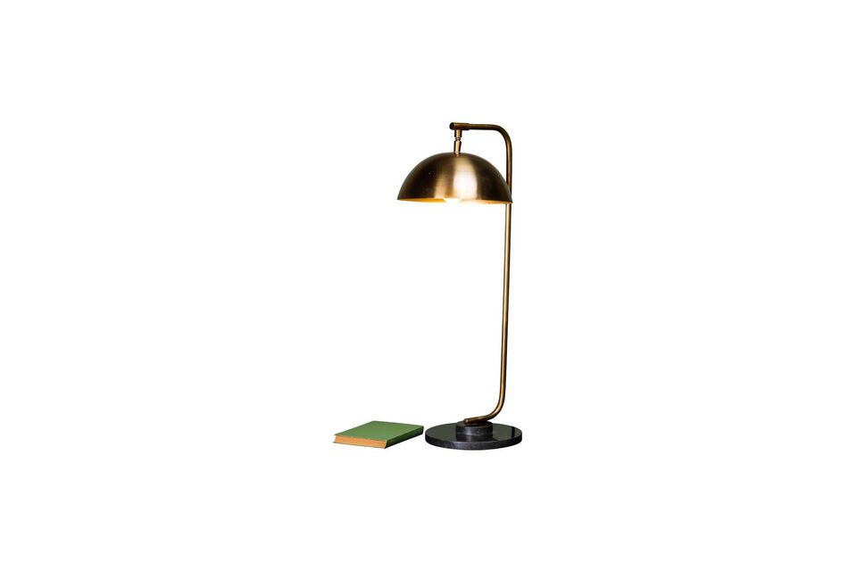 Fügen Sie mit dieser eleganten Lampe einen Hauch von Wärme hinzu.